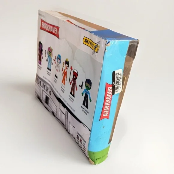 Jazwares DevSeries Roblox Brookhaven's Most Wanted Multipack Action Figures - Picture 5 of 9